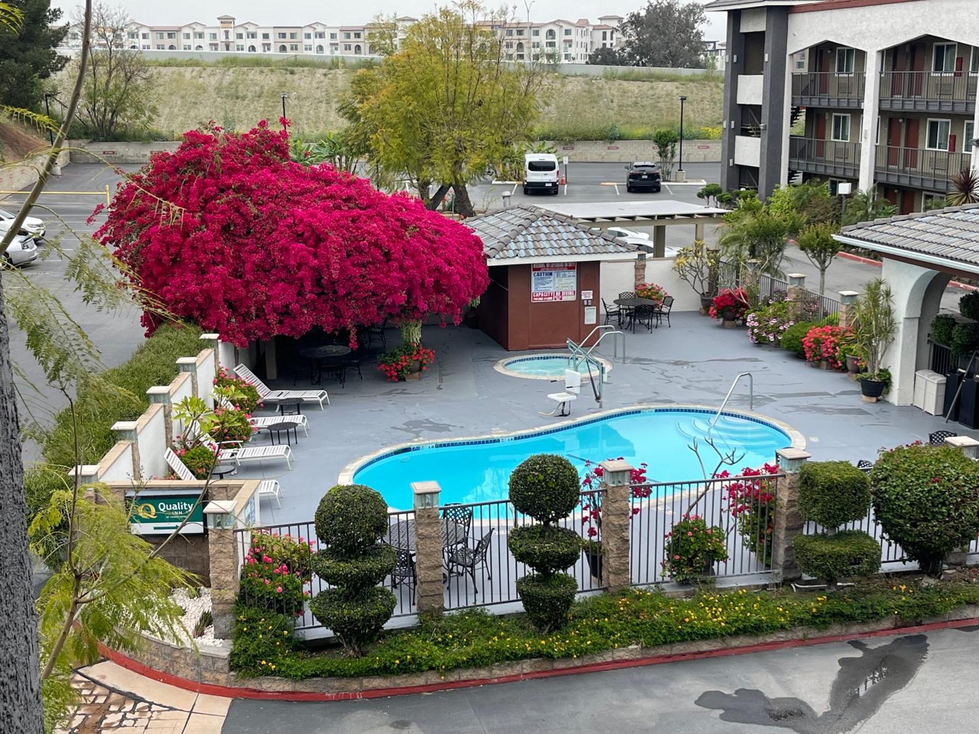 Quality Inn Ontario Airport Convention Center Bagian luar foto