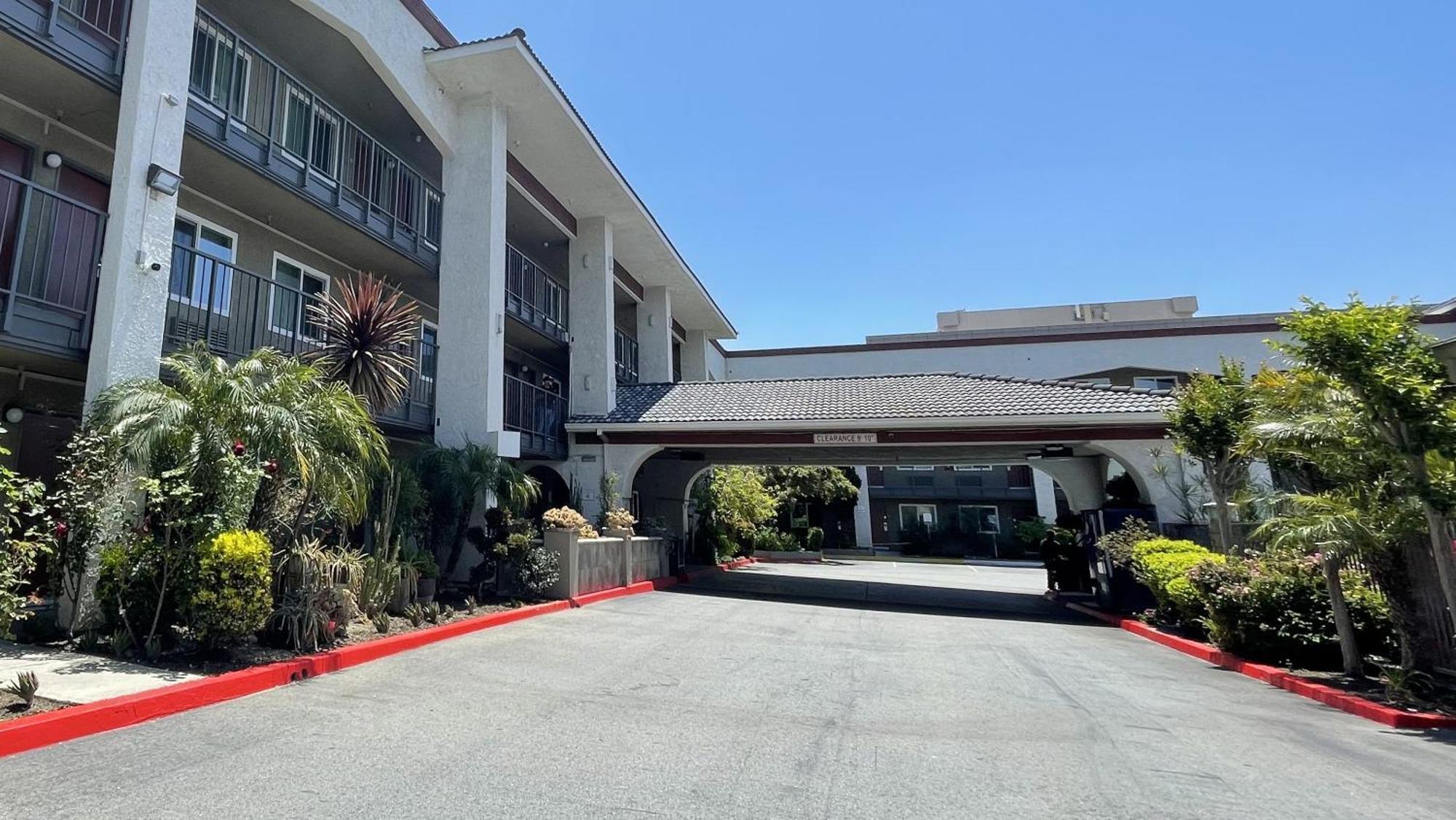 Quality Inn Ontario Airport Convention Center Bagian luar foto