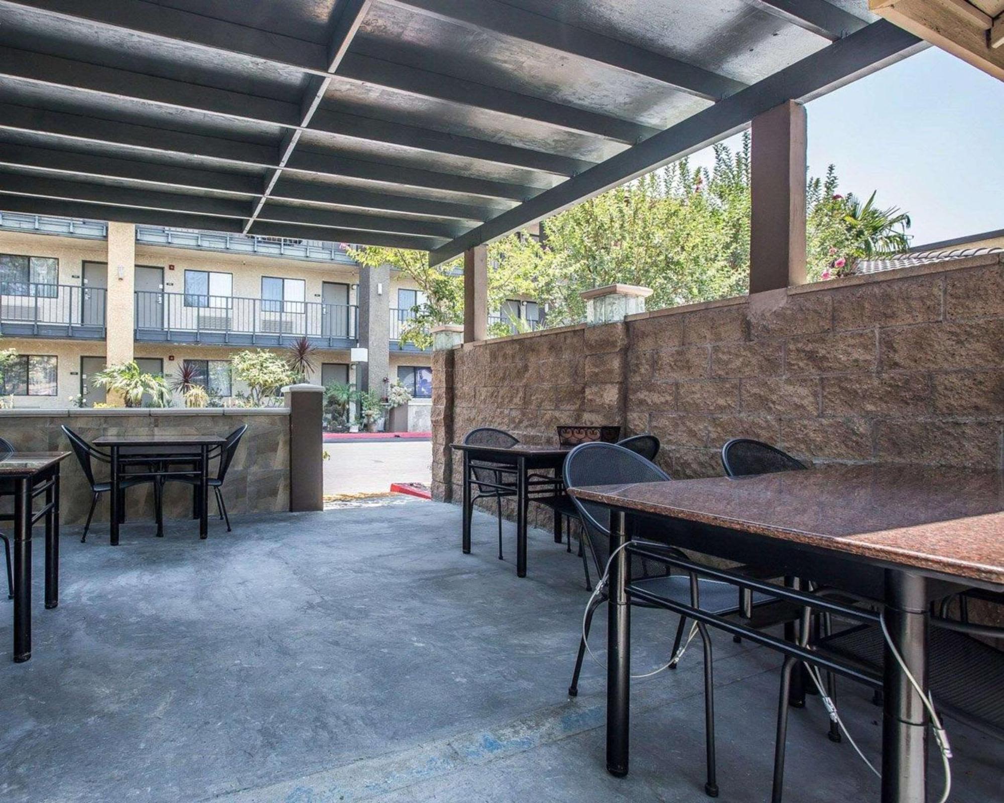 Quality Inn Ontario Airport Convention Center Bagian luar foto