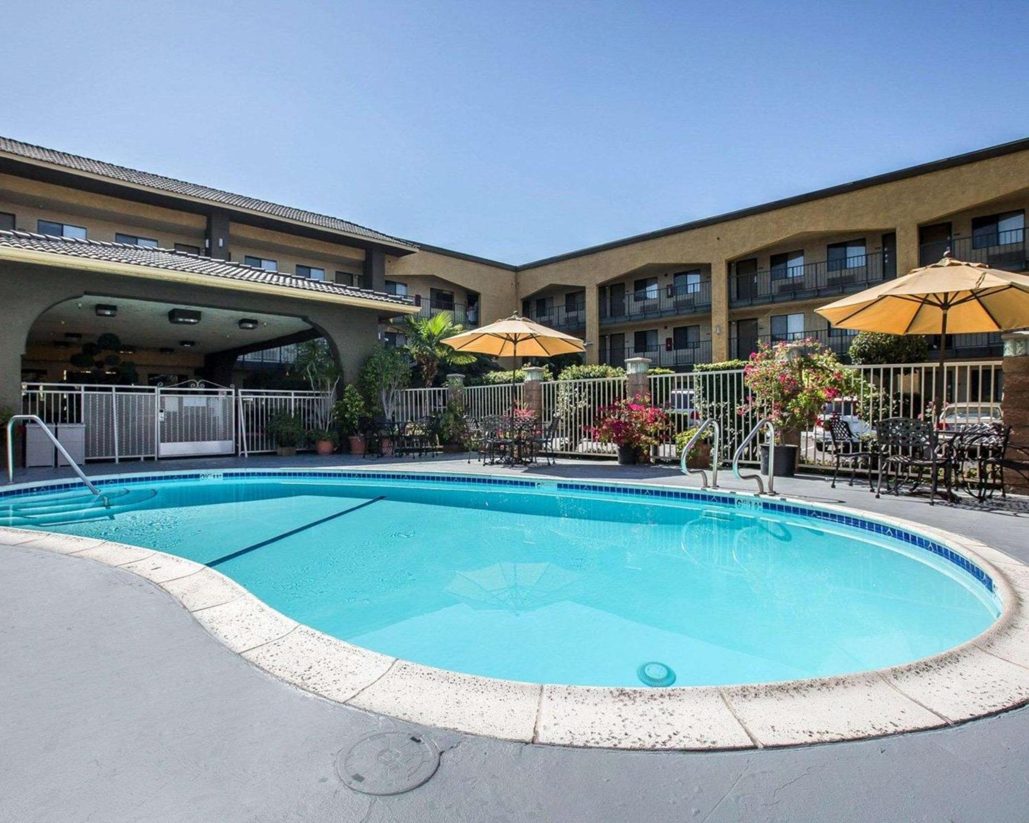 Quality Inn Ontario Airport Convention Center Bagian luar foto