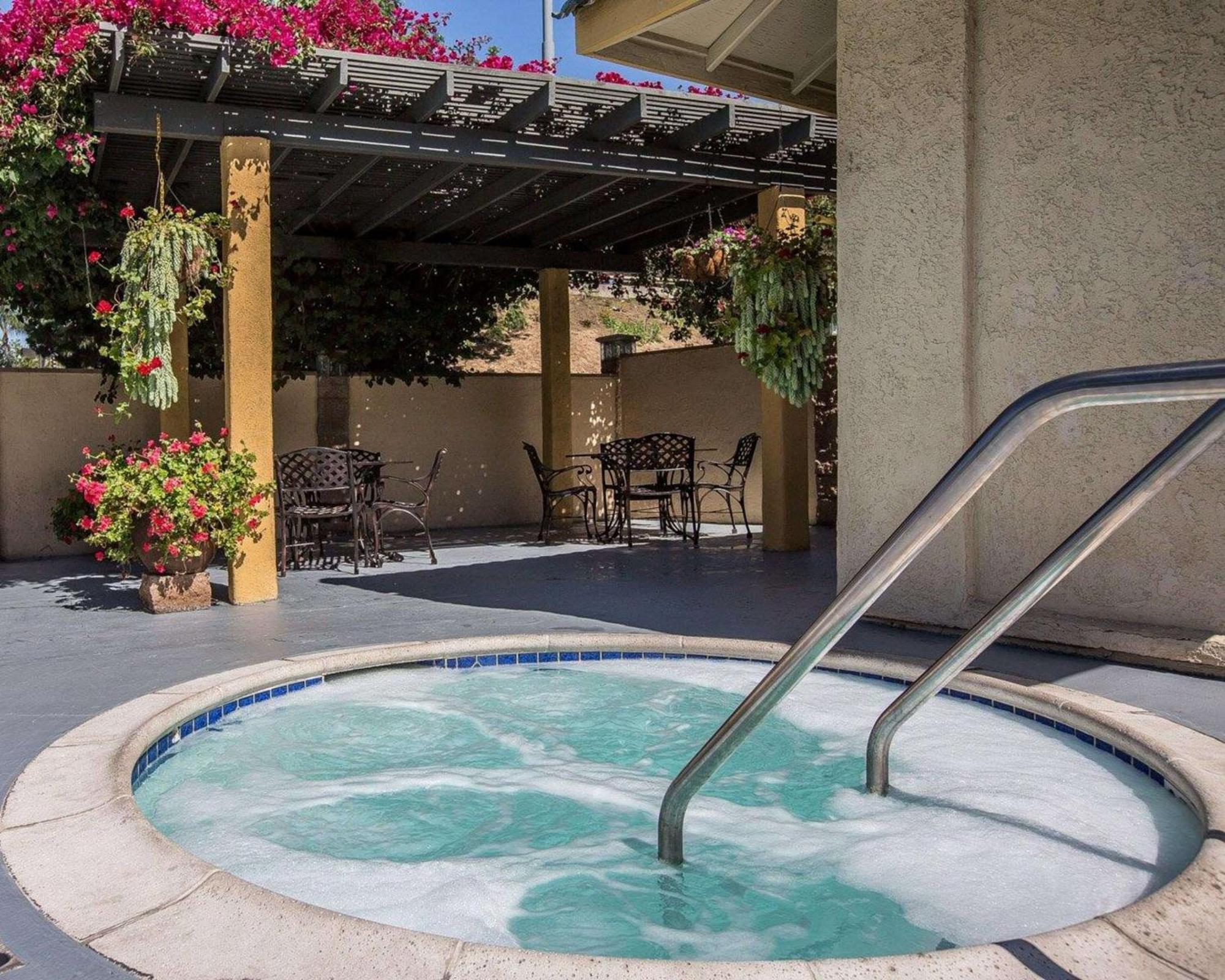 Quality Inn Ontario Airport Convention Center Bagian luar foto