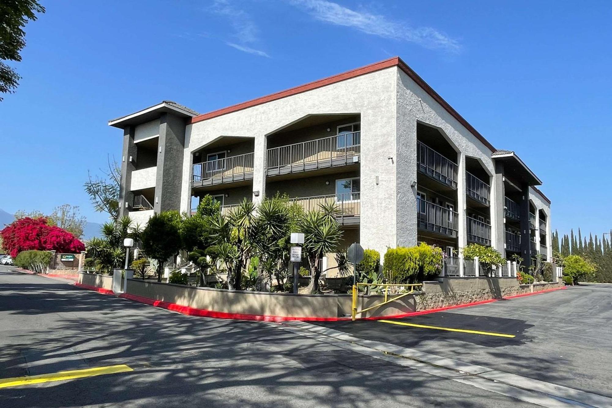 Quality Inn Ontario Airport Convention Center Bagian luar foto