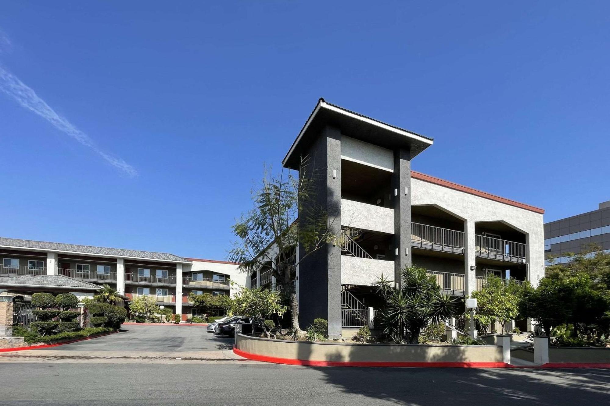 Quality Inn Ontario Airport Convention Center Bagian luar foto