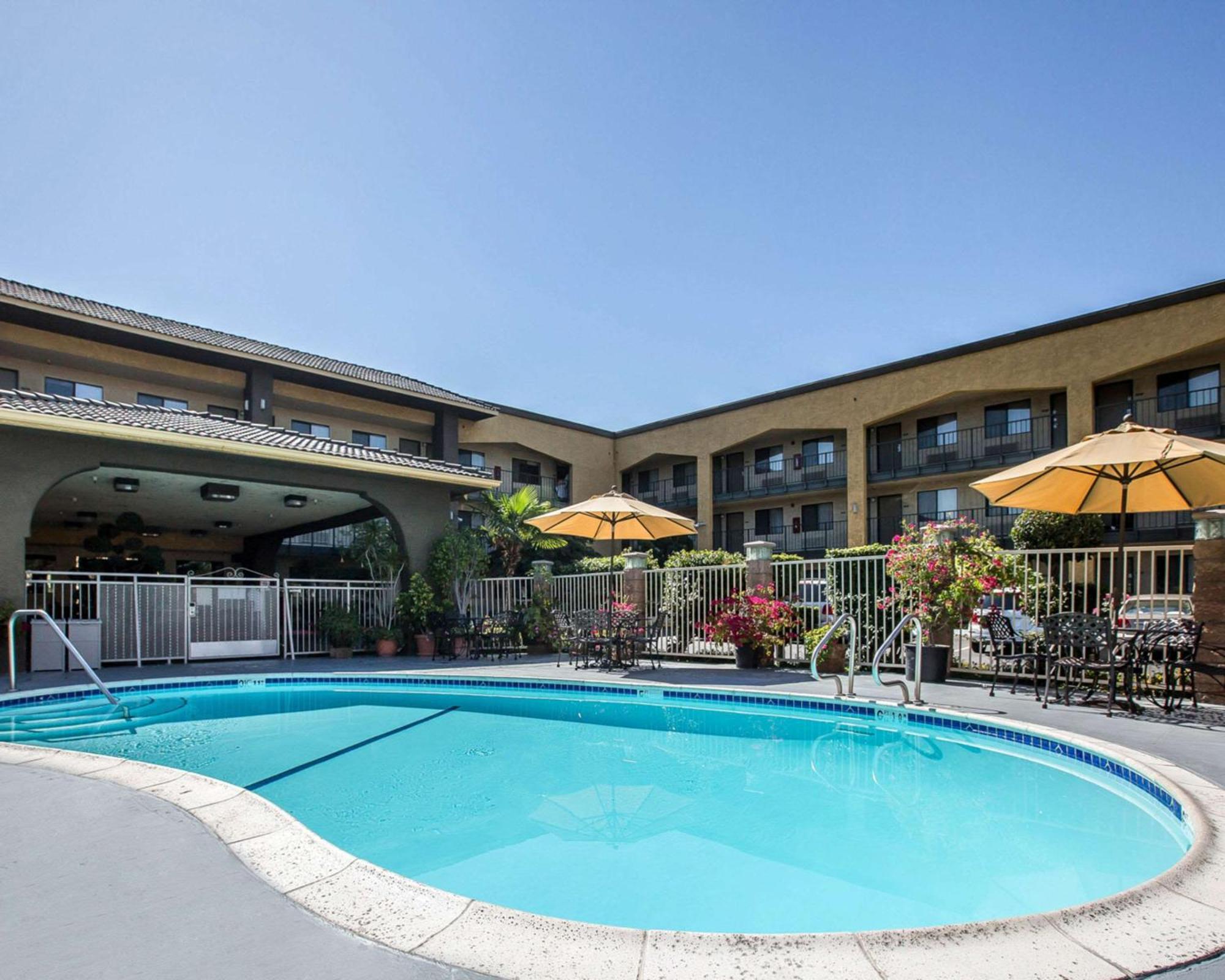 Quality Inn Ontario Airport Convention Center Bagian luar foto