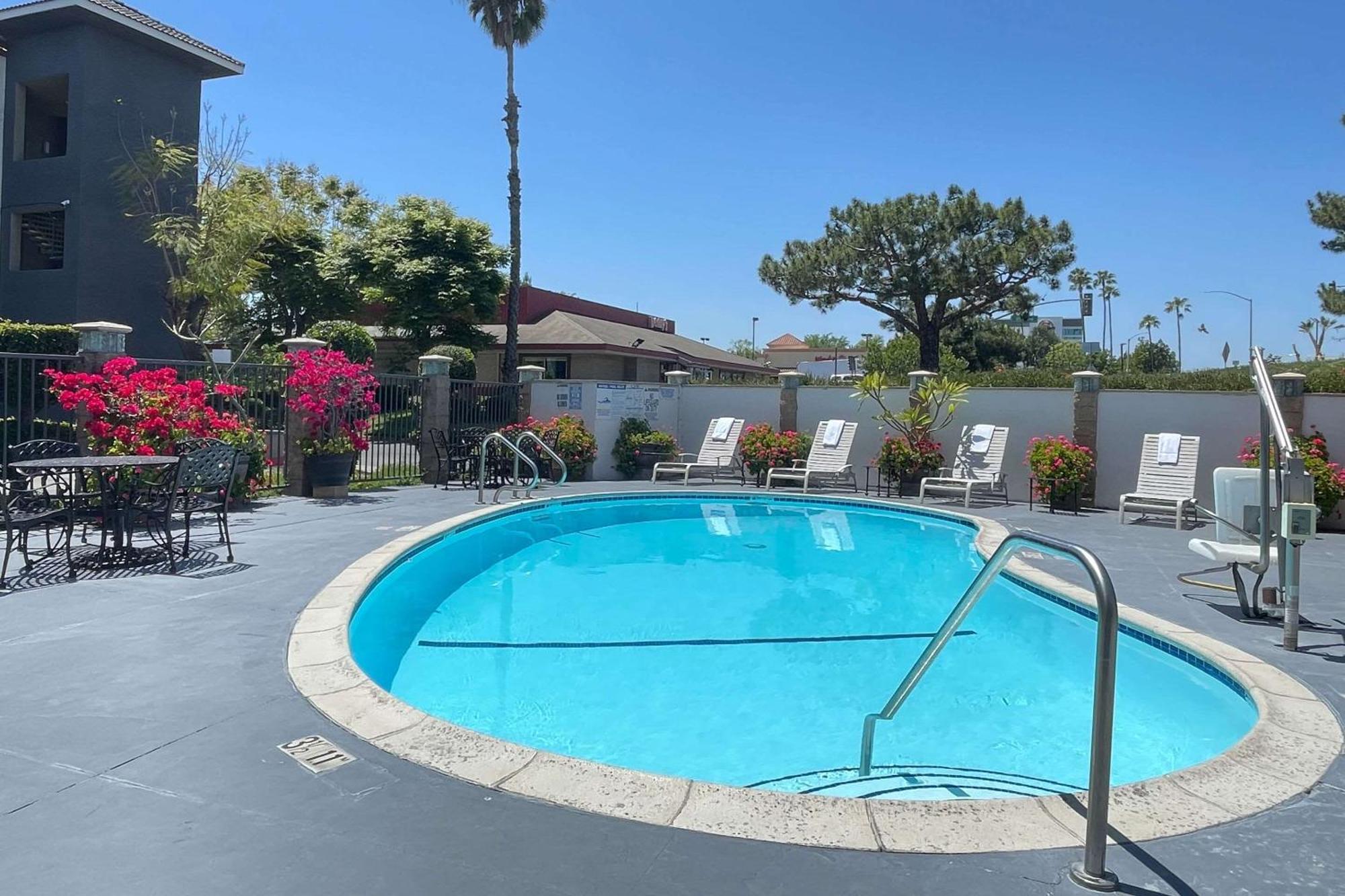 Quality Inn Ontario Airport Convention Center Bagian luar foto