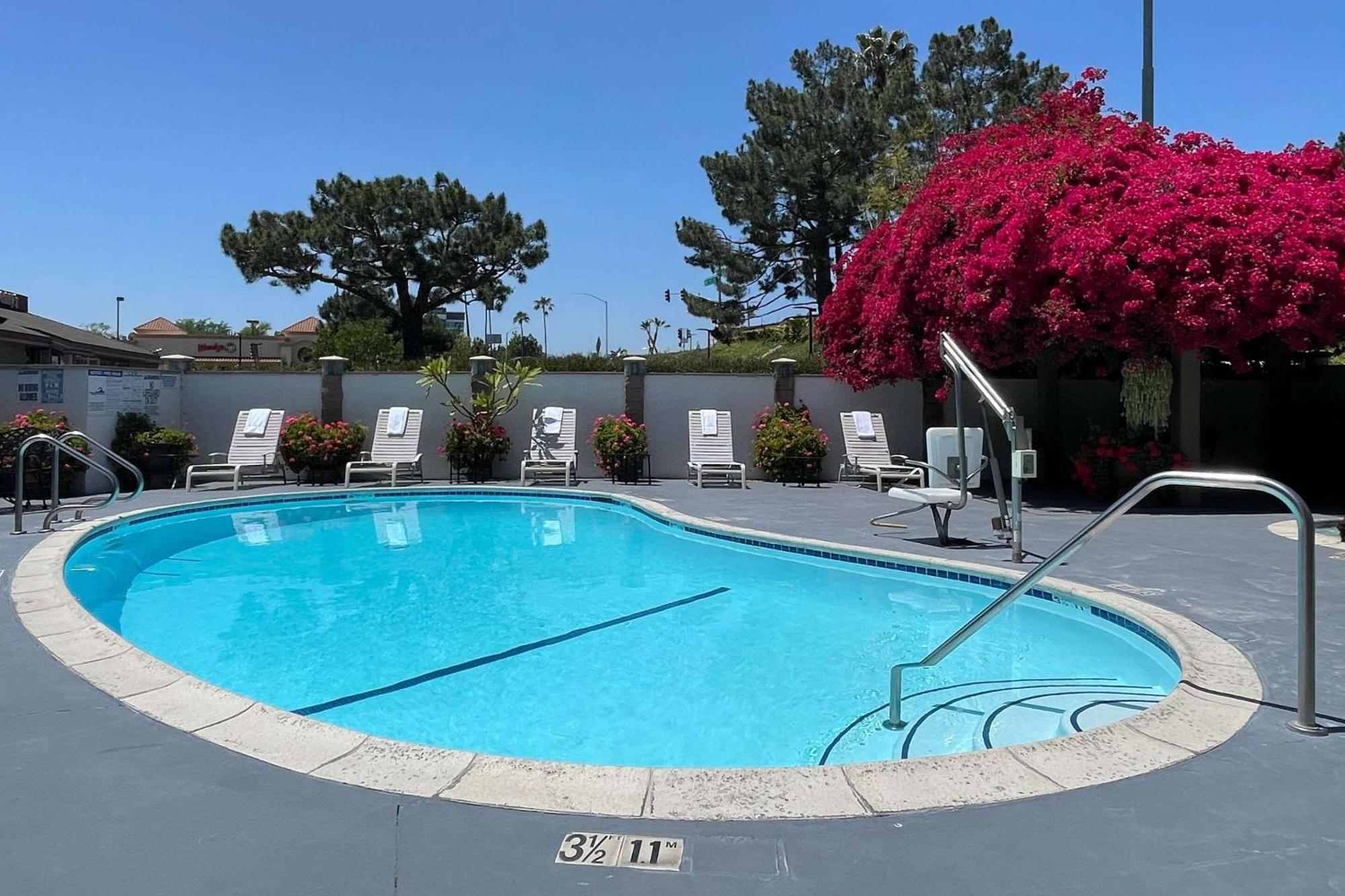 Quality Inn Ontario Airport Convention Center Bagian luar foto