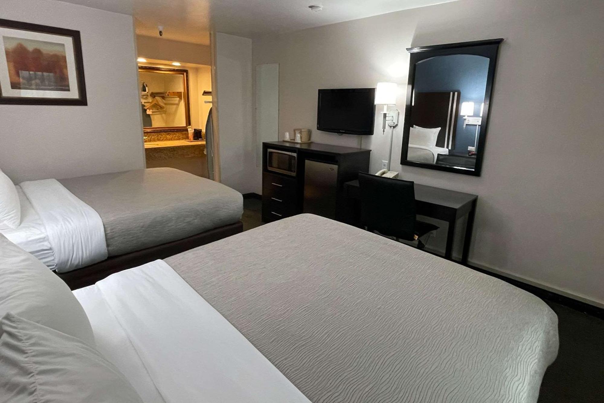 Quality Inn Ontario Airport Convention Center Bagian luar foto