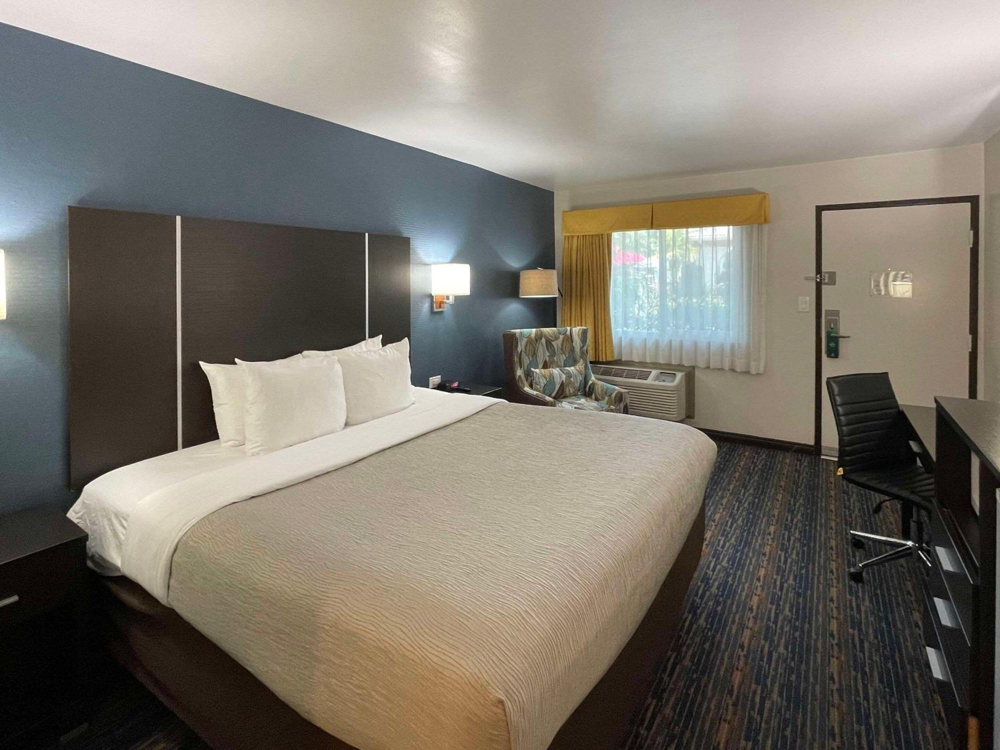 Quality Inn Ontario Airport Convention Center Bagian luar foto