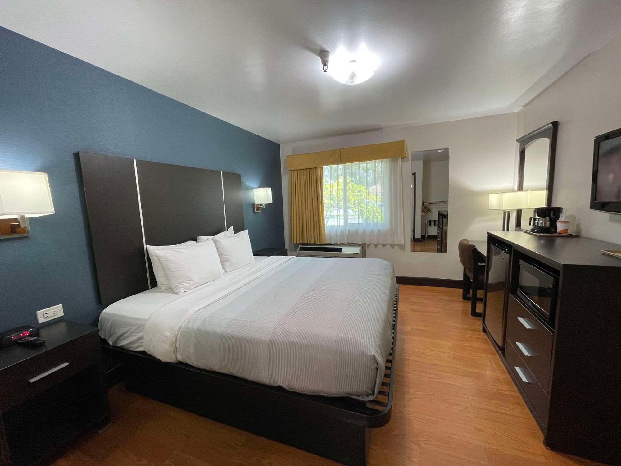 Quality Inn Ontario Airport Convention Center Bagian luar foto